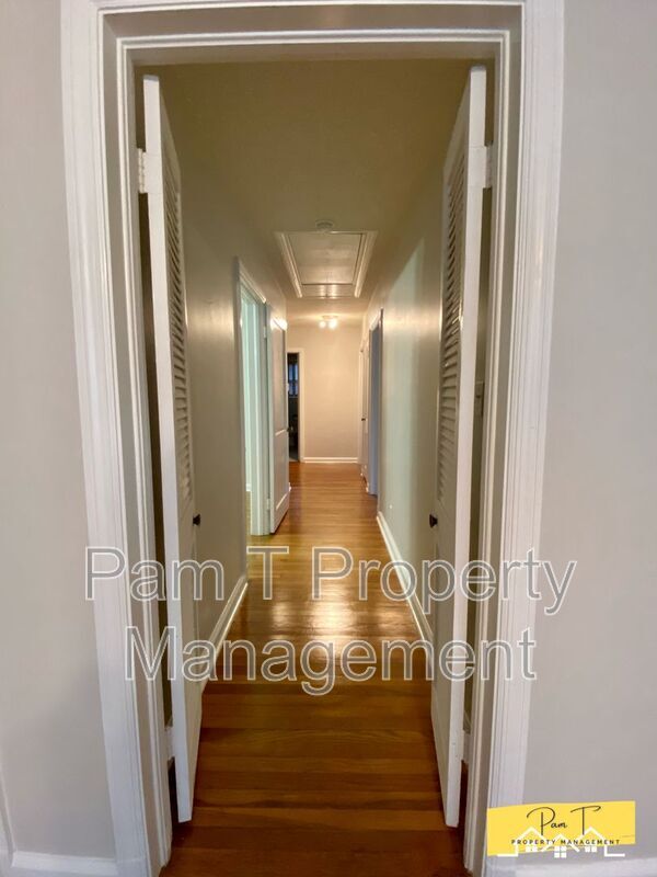 Photo - 304 Columbus Dr