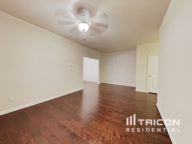 Photo - 139 Hickory Station Ln