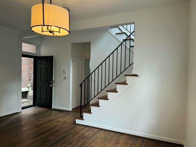 Photo - 561 S 5th St