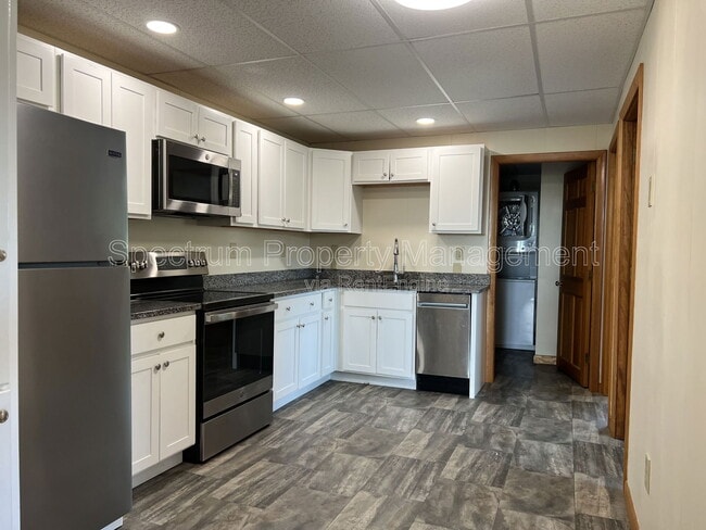 Building Photo - 146 Kennedy Memorial Dr Unit 1