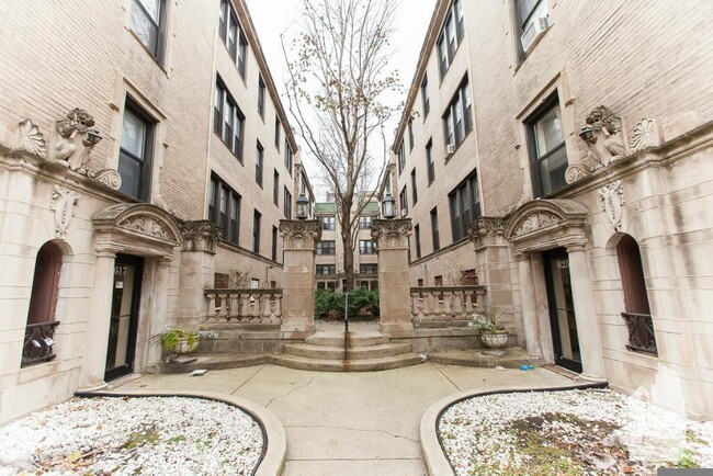 Building Photo - 613 W Melrose St Unit 1D