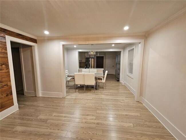 Photo - 1129 Graymont Dr SW