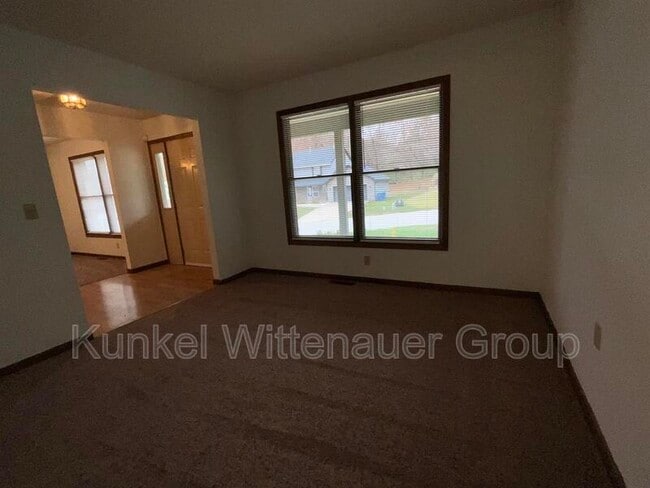 Photo - 2020 Greenbrier Dr