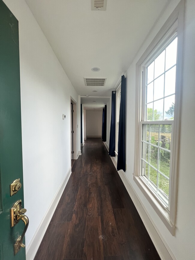 Building Photo - 319 Deaderick Ave Unit Apt. 102