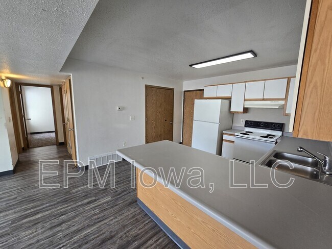 Photo - 60 Miller Ave SW