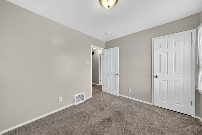 Photo - 251 Midlothian Rd