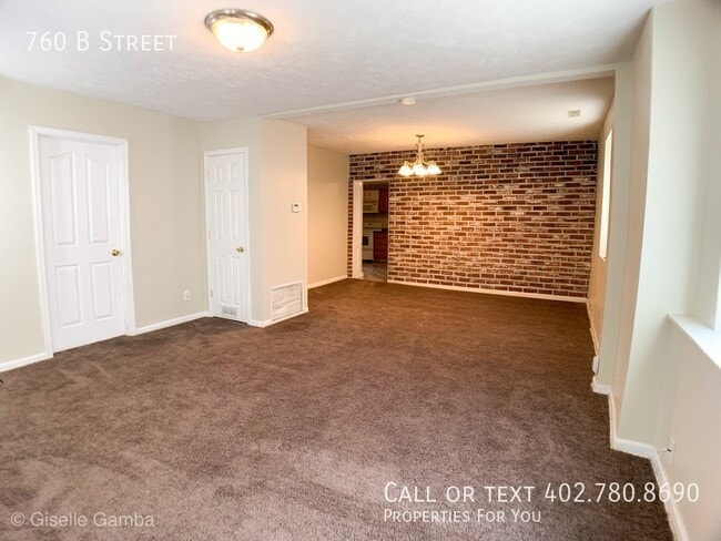 Building Photo - 760 B St Rental