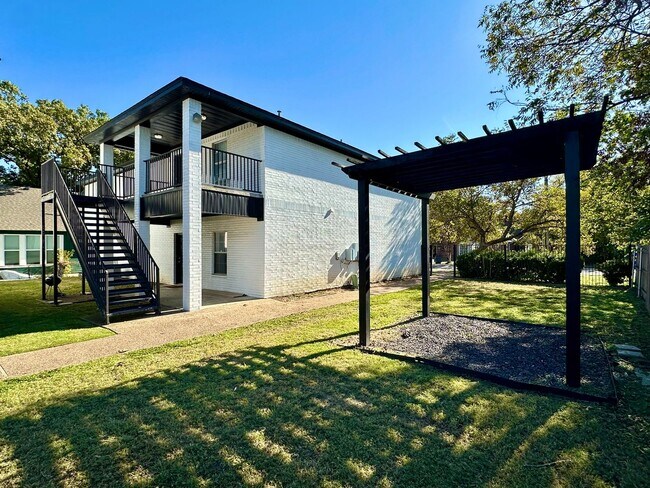 Photo - Spacious 4/2 Walking Distance to Baylor Ca... Unit B