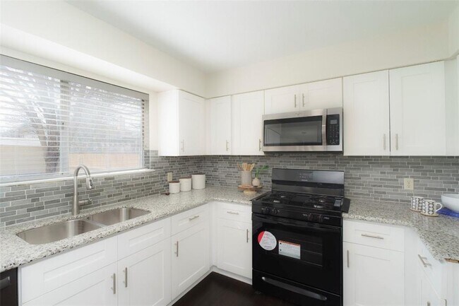 Photo - 2201 Broughton Ct