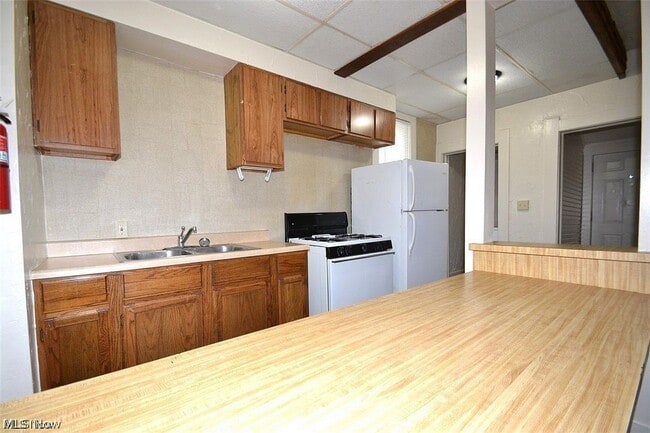 Photo - 450 Allyn St