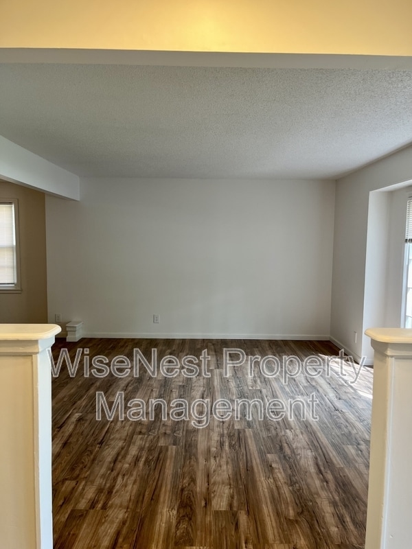 1920 E 153rd Terrace