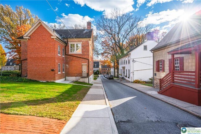 Photo - 426 Heckewelder Pl Unit 2