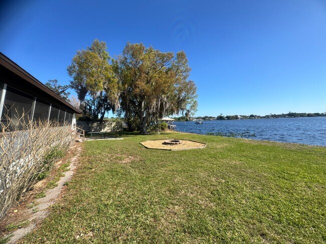 Photo - 734 Memorial Dr