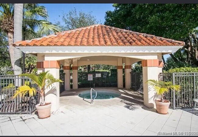 Photo - 3340 Pinewalk Dr N Unidad CORAL KEY CONDO