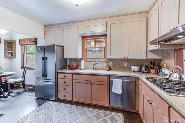 Photo - Stunning 3bed/3.5bath Brick Home in Ballard!