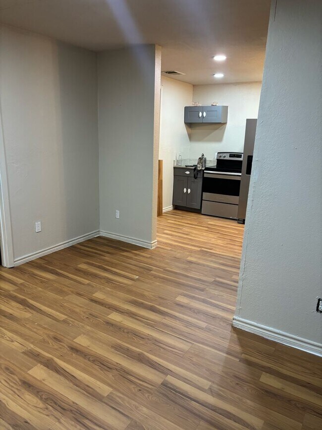 Photo - AVAILABLE MID MAY ; APPLY TODAY AT OUR WEBSITE!!!