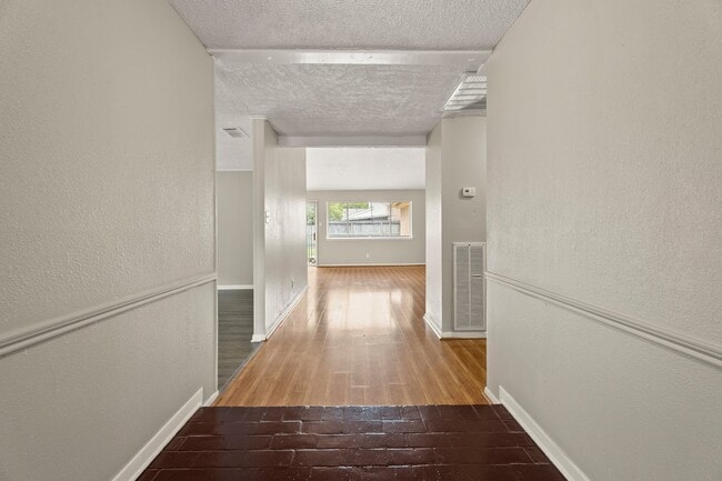 Photo - 15911 Mill Point Dr