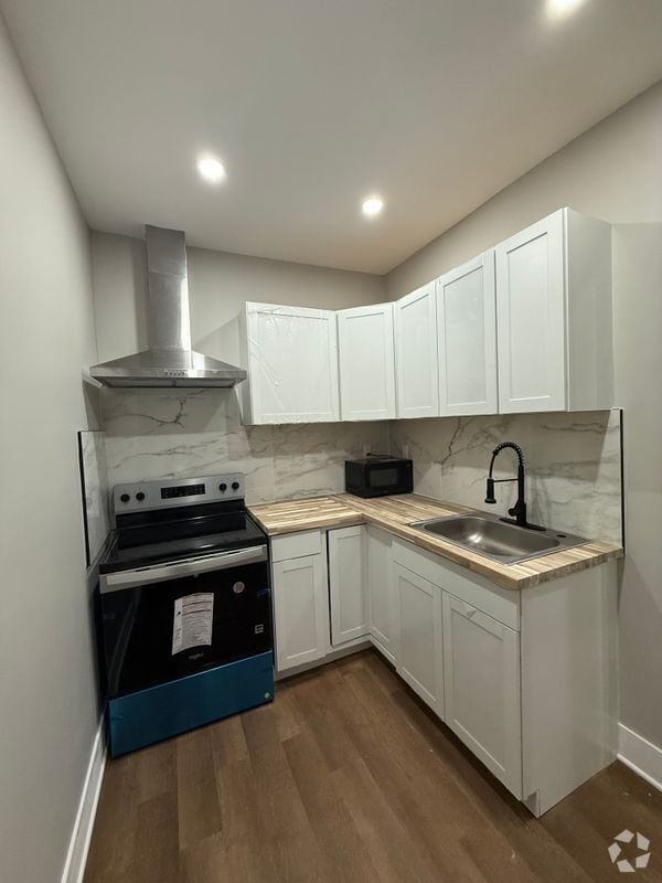 Building Photo - 442 Hudson Ave Rental