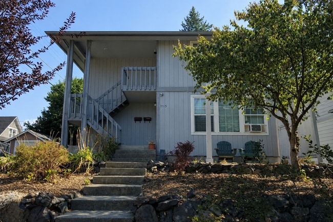 Building Photo - 1115 S Cherry St Unit 2