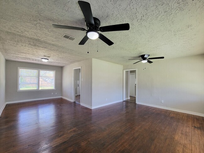 Photo - 5815 Southseas St