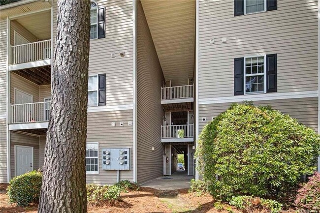 Photo - 635 Marshtree Ln