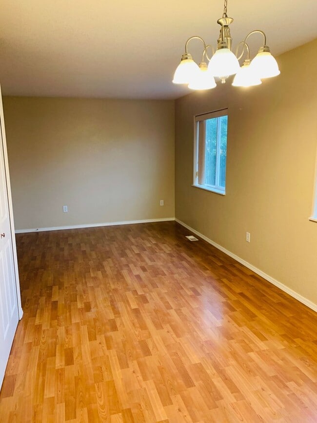 Photo - Single Level - 3 Bed - 2 Bath - Pet Friendly