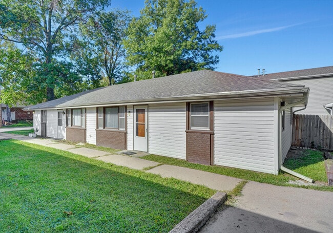 Building Photo - 3242-3244 Y St Rental