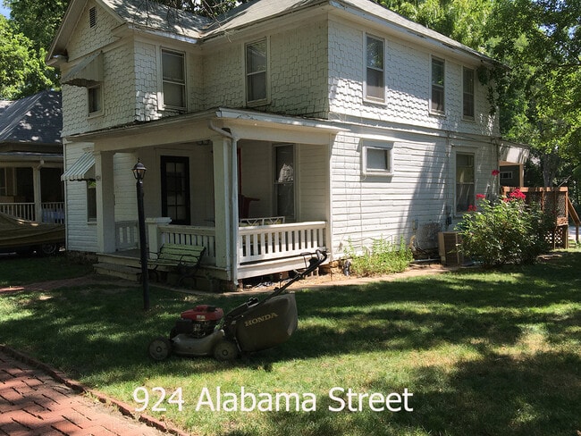 Building Photo - 924 Alabama St