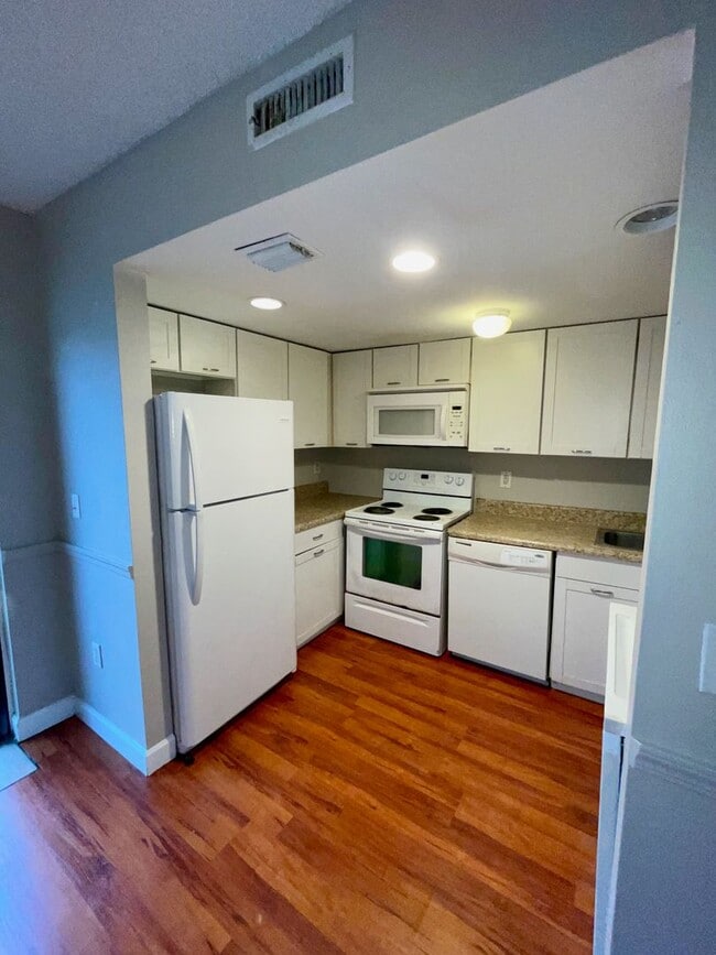 Photo - Charming 3-Bedroom, 2.5-Bath Townhome in Village Square Condominiums