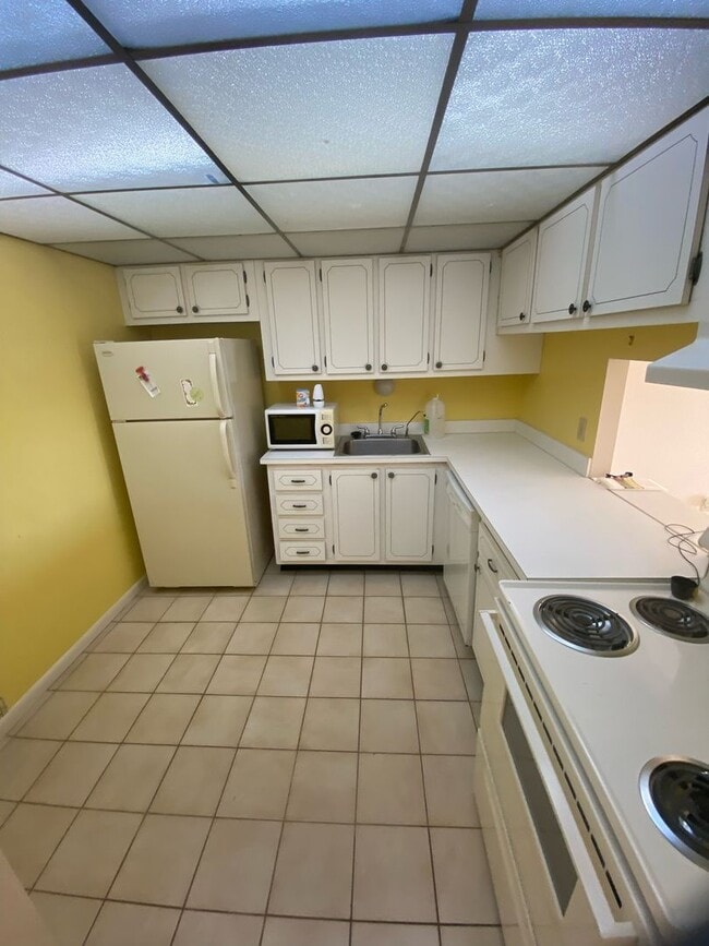 Photo - 480 Executive Center Dr Unit 480 Executive Center Drive 4-K