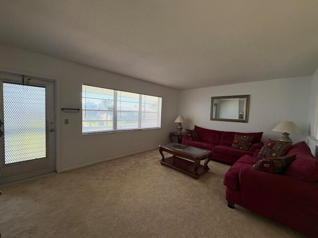 Building Photo - 44 Waltham B