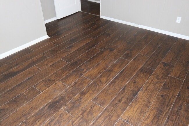 Photo - BEAUTIFUL HOME LOCATED CLOSE TO EVERYTHING WITH GARAGE!