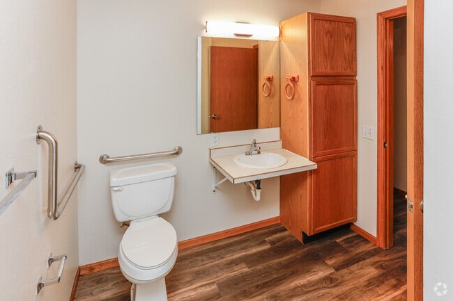 2BR, 1BA - 1,150 – 1,250SF - Bathroom