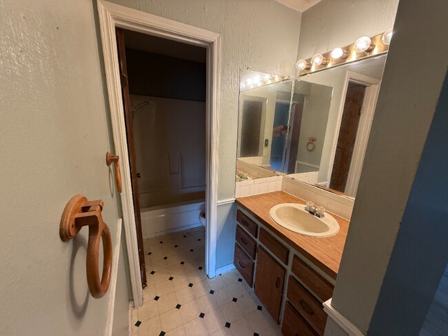 Photo - 724 E 13th St Unit 724