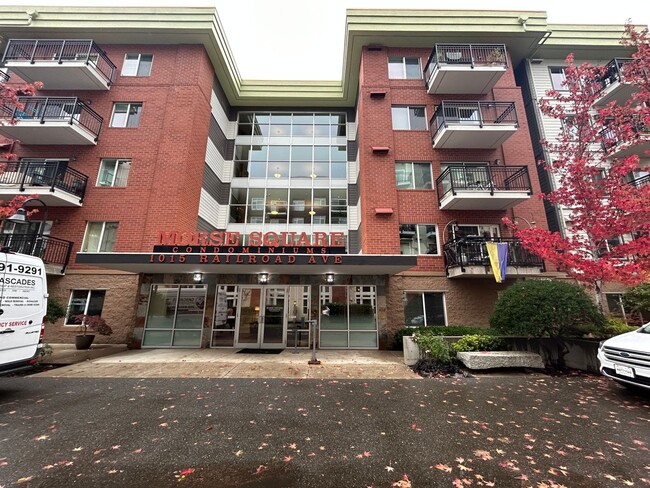 Building Photo - 1015 Railroad Ave Unit 411 Rental
