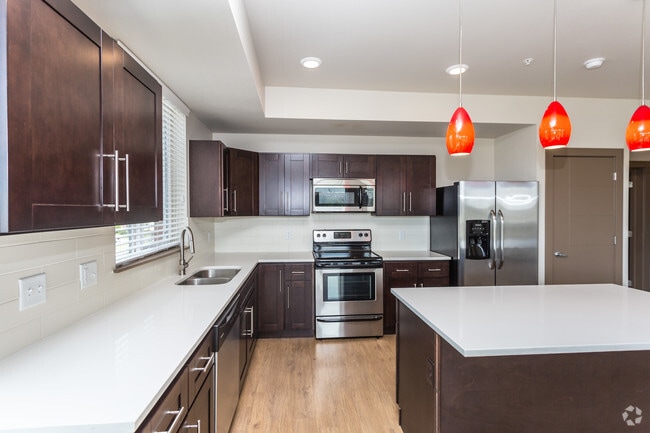 Old Town Flats- Penthouse/1185 SF - Old Town Flats