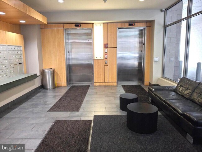 Building Photo - 815 Arch St Unit 219