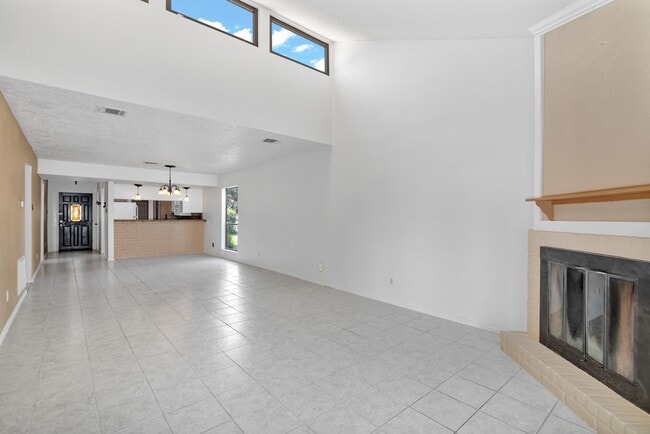 Photo - 2001 Lakewood Ct