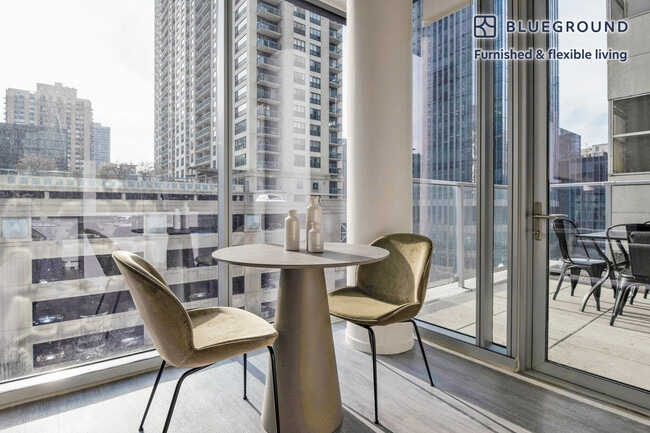 Photo - 8 E Huron St Unidad FL5-ID660