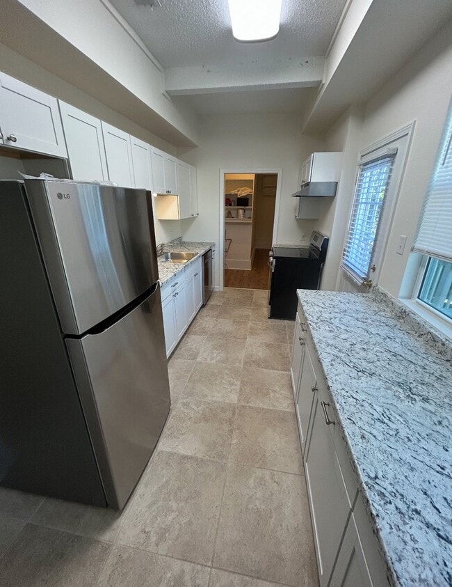 Photo - 416 Bilbo St