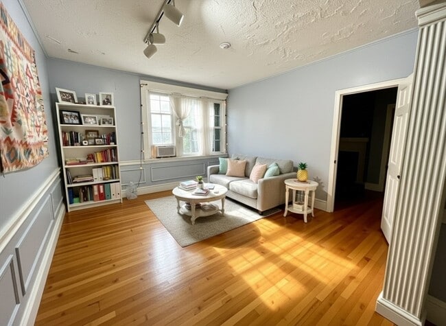 Building Photo - 316 St Paul St Unit 5