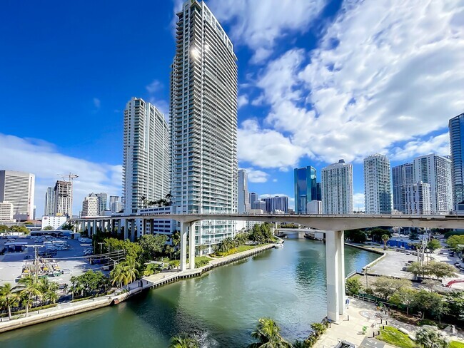 Building Photo - 690 SW 1st Ct Unit 1232 Rental