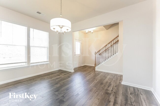 Photo - 1303 Eagledale Pl