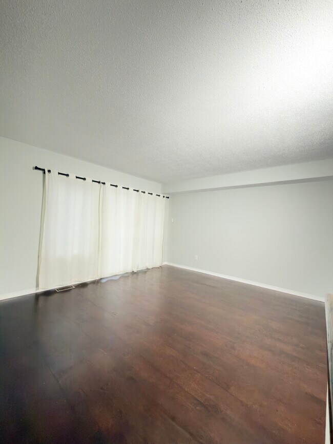 Living room - 243 Deercroft Av