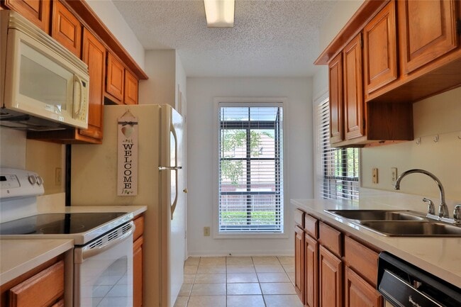Building Photo - 1311 Antoine Dr Unit 242 Rental