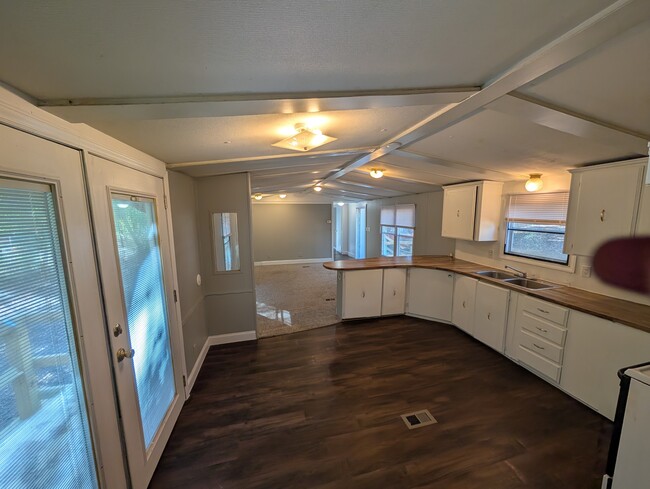 Photo - 143 Ransdell Ln