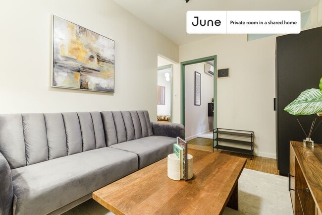 Room in Shared 3 bed/1 bath home in Chinatown