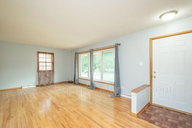 Photo - 3934 Oakshire Rd