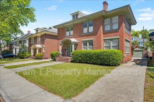 Photo - 216 E 48th St