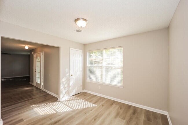 Photo - 6891 Derby Ave